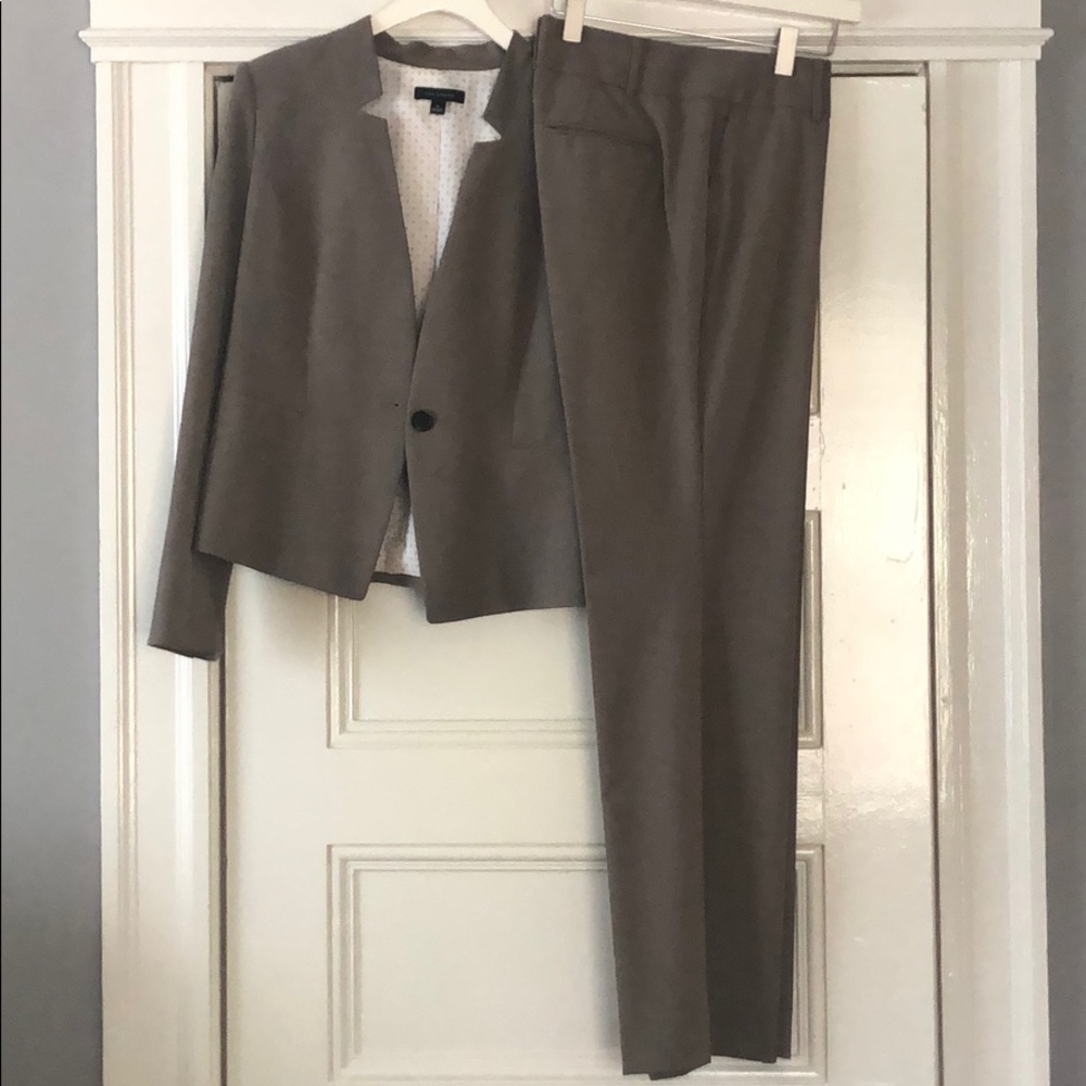Ann Taylor Pant Suit Size 6